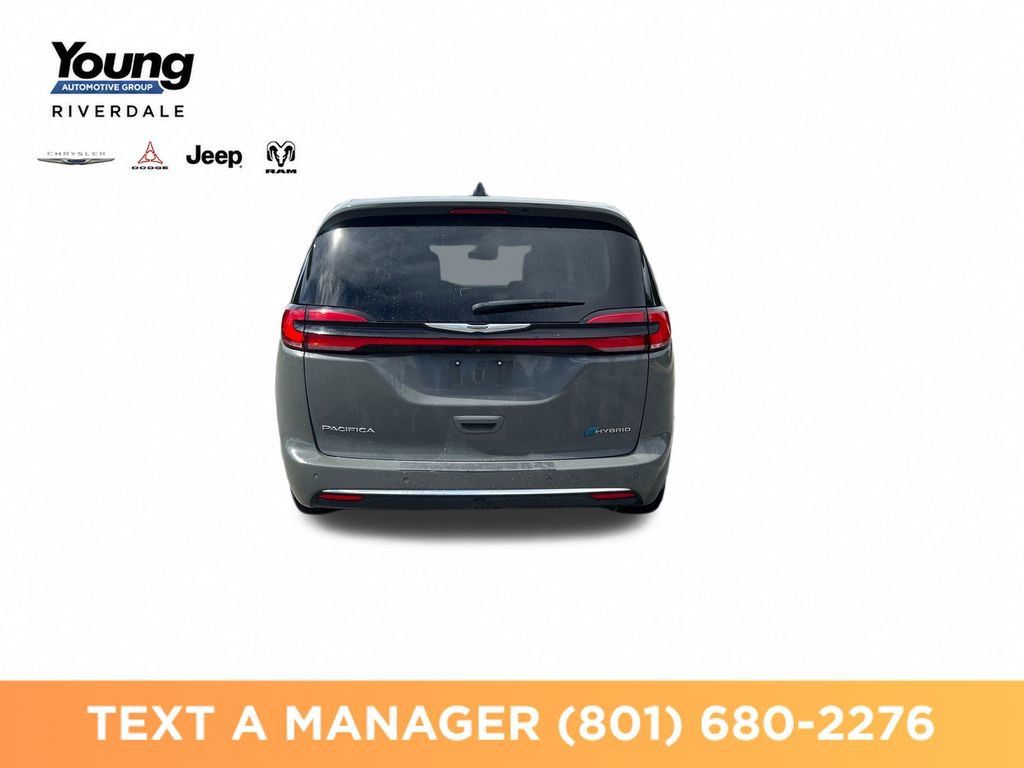 Used 2023 Chrysler Pacifica Touring-L FWD image 4