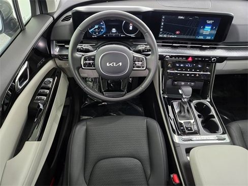 Used 2024 Kia Carnival SX Prestige image 12