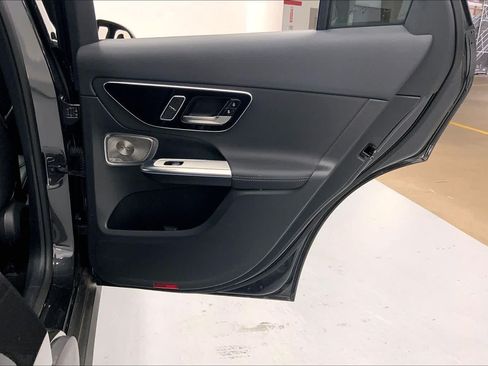 Used 2026 Mercedes-Benz GLC 300 image 12