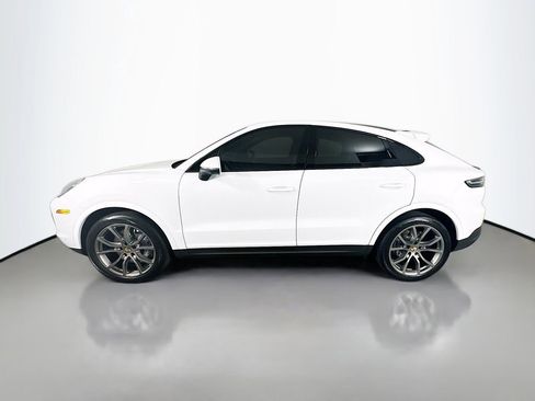 Certified 2023 Porsche Cayenne Platinum Edition image 2