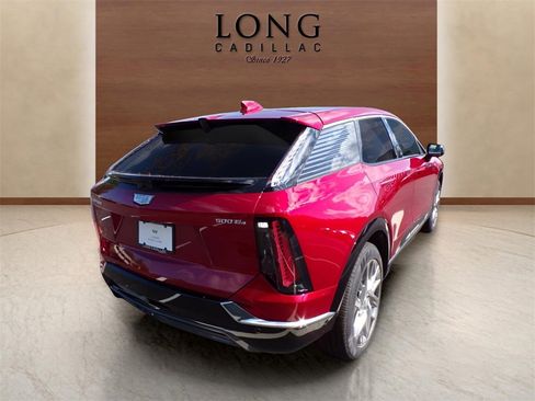 New 2025 Cadillac Optiq Luxury 2 image 4