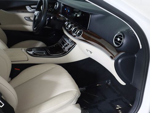 Used 2022 Mercedes-Benz E 350 4MATIC Sedan w/ Driver Assistance Package image 27