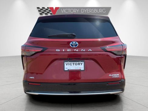 Used 2024 Toyota Sienna Platinum AWD/4WD image 5