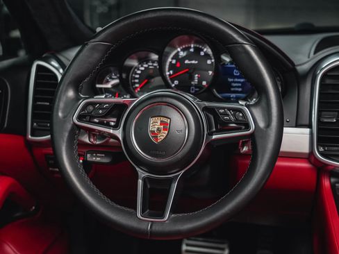 Used 2015 Porsche Cayenne Turbo image 49