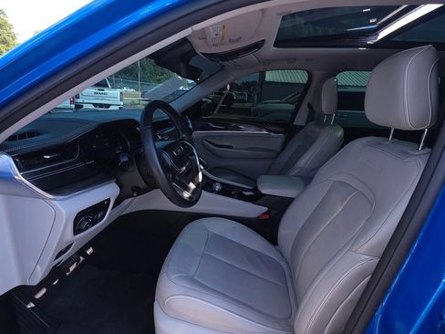 Used 2022 Jeep Grand Cherokee Overland AWD/4WD image 9
