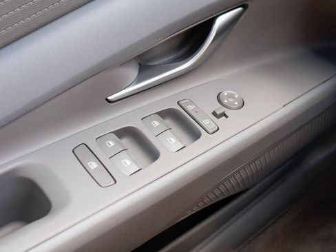 New 2026 Hyundai Elantra SE FWD image 18