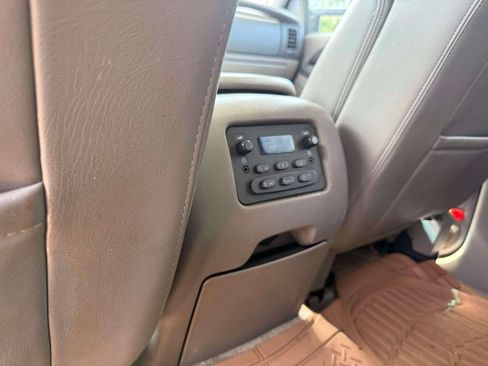 Used 2003 Chevrolet Suburban 2500 LT w/ LT Preferred Equipment Group AWD/4WD image 11