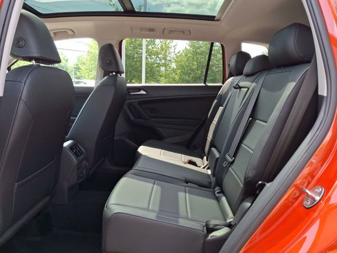 Used 2019 Volkswagen Tiguan SEL AWD/4WD image 11