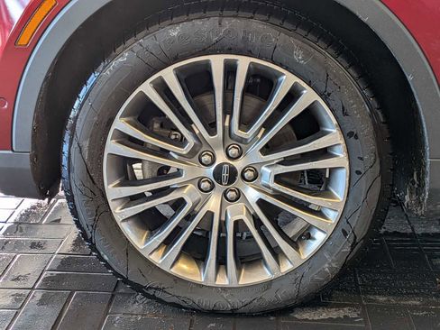 Used 2016 Lincoln MKX Reserve w/ Luxury Package image 13