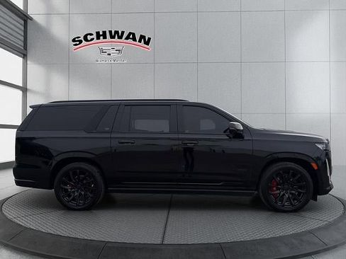 Used 2023 Cadillac Escalade ESV Sport Platinum w/ LPO, ONYX Package image 3