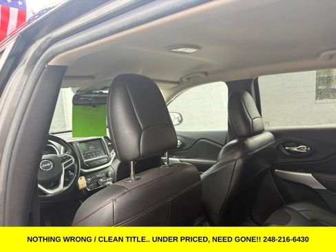 Used 2017 Jeep Cherokee Trailhawk w/ Cold Weather Group AWD/4WD image 13