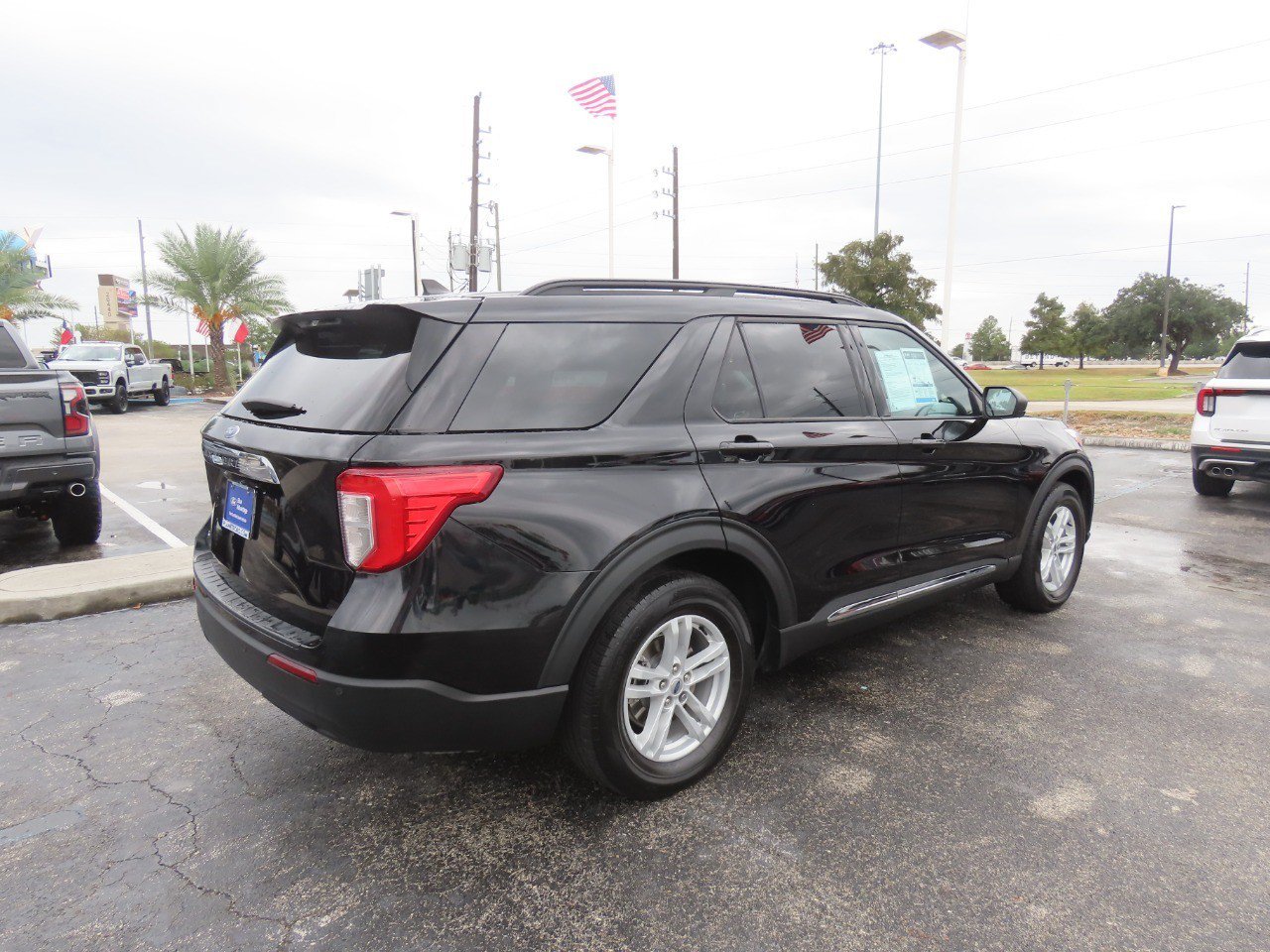 Certified 2024 Ford Explorer XLT RWD image 9
