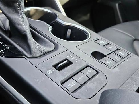 Used 2023 Toyota Highlander XLE image 16