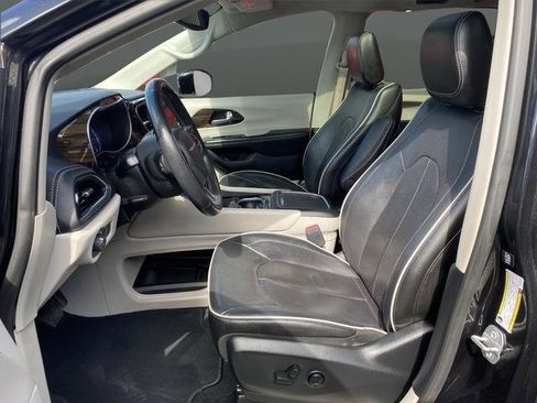 Used 2022 Chrysler Pacifica Limited FWD image 8