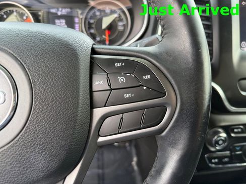 Used 2019 Jeep Cherokee Latitude Plus image 20