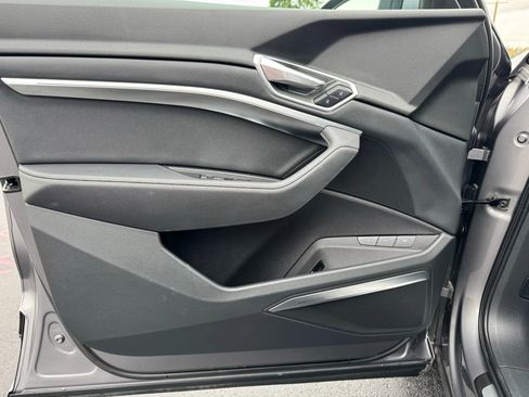 Used 2022 Audi e-tron Premium Plus w/ Premium Plus Package image 41