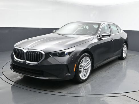 Used 2025 BMW 530i RWD image 1