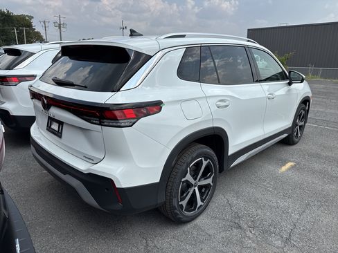 New 2025 Volkswagen Tiguan SE image 6