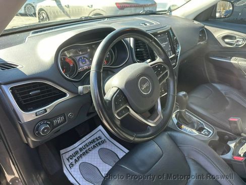 Used 2019 Jeep Cherokee Limited AWD/4WD image 8