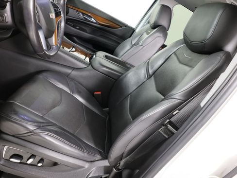 Used 2020 Cadillac Escalade Luxury AWD/4WD image 10