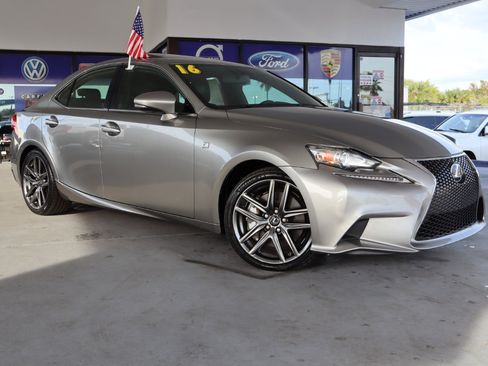 Used 2016 Lexus IS 300 AWD image 3