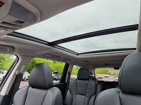 Certified 2022 Subaru Ascent Touring AWD/4WD image 17