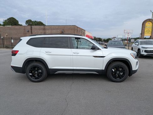New 2026 Volkswagen Atlas Peak Edition AWD/4WD image 2