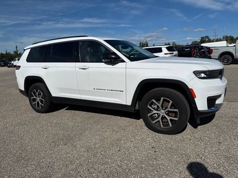 Used 2023 Jeep Grand Cherokee L Limited AWD/4WD image 5