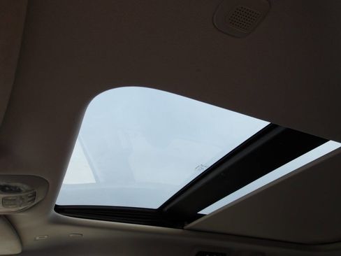 Used 2018 Chrysler Pacifica Limited w/ Tire & Wheel Group image 48