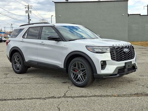 New 2026 Ford Explorer ST-Line w/ ST-Line Street Pack image 2