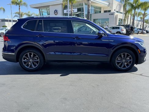 Used 2023 Volkswagen Tiguan SE w/ Panoramic Sunroof Package FWD image 7