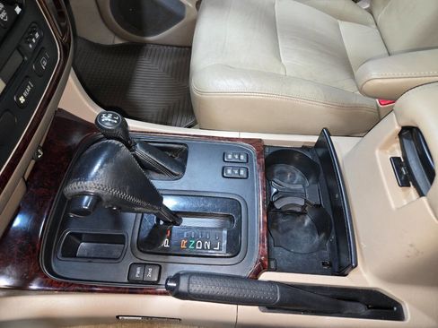 Used 2002 Toyota Land Cruiser image 90