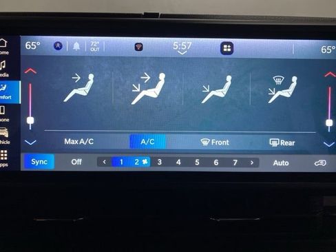 Used 2024 Jeep Wrangler Unlimited image 43