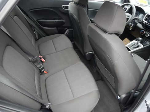 Used 2020 Hyundai Venue SE image 23