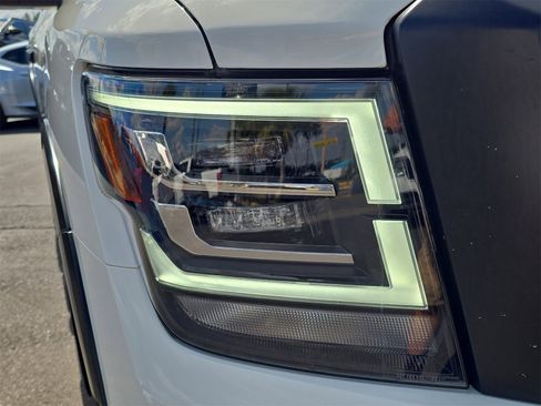 Used 2024 Nissan Titan PRO-4X w/ Pro-4x Convenience Package image 7