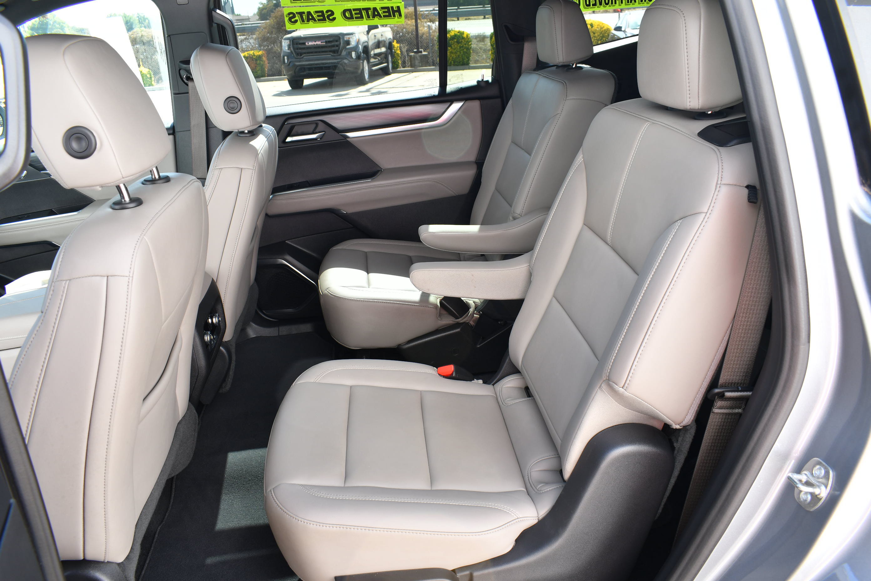 Used 2026 GMC Acadia Elevation w/ Elevation Premium Package FWD image 21