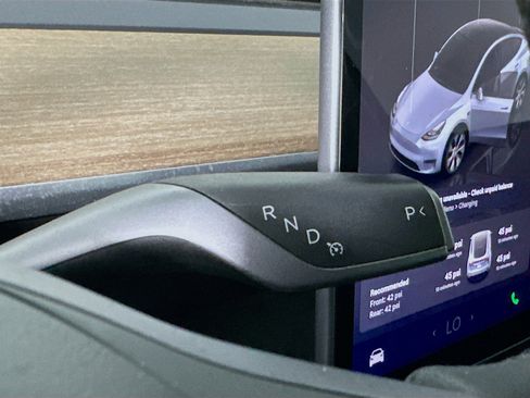 Used 2024 Tesla Model Y Long Range image 24