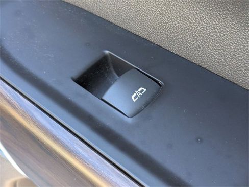 Used 2020 GMC Sierra 1500 SLT image 36