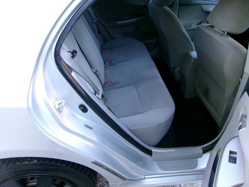 Used 2011 Toyota Corolla LE FWD image 6