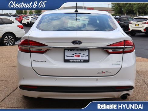 Used 2018 Ford Fusion SE w/ Fusion SE Technology Package FWD image 5