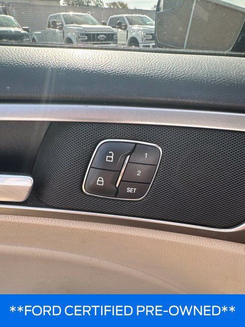 Used 2017 Ford Fusion SE w/ Fusion SE Technology Package FWD image 18