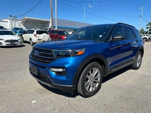 Used 2020 Ford Explorer XLT w/ Equipment Group 202A AWD/4WD image 2