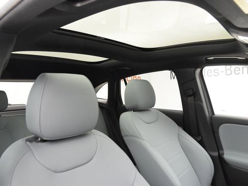 New 2026 Mercedes-Benz GLA 250 image 18