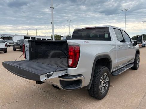Used 2020 GMC Sierra 1500 SLE w/ SLE Value Package AWD/4WD image 4