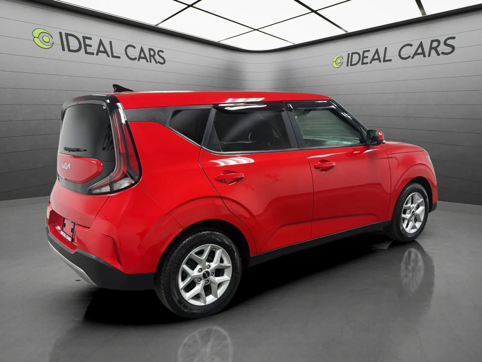 Used 2023 Kia Soul LX w/ Option Group 015 FWD image 5