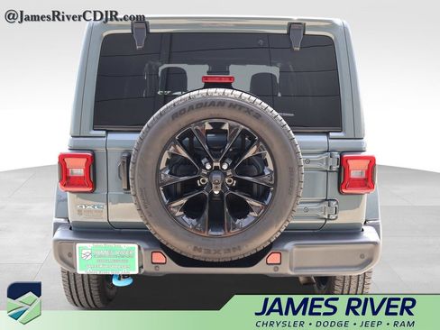 Used 2024 Jeep Wrangler Unlimited Sahara w/ Technology Group AWD/4WD image 4