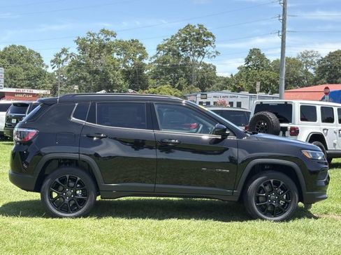 New 2026 Jeep Compass Latitude AWD/4WD image 4