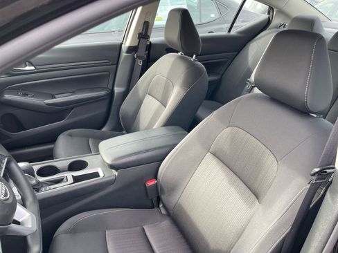 Used 2025 Nissan Altima 2.5 SV image 36