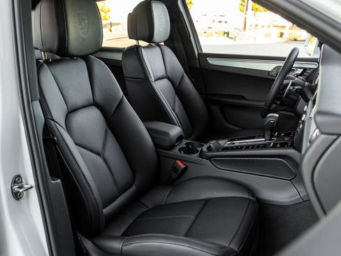 Certified 2026 Porsche Macan AWD/4WD image 45