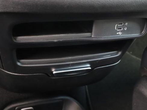 Used 2026 Chrysler Pacifica Select FWD image 32